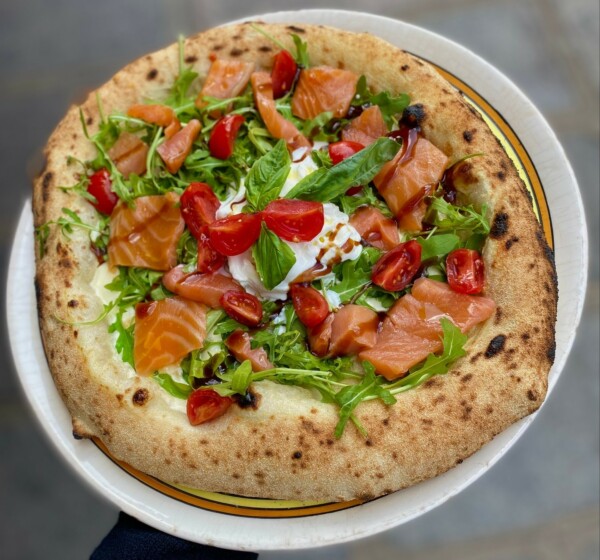 Pizza italienne au saumon préparée par Nino Fresco